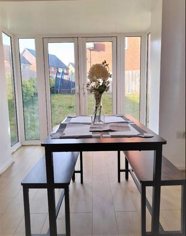 Beautiful 4 Bedroom Treasure Home 赫默尔亨普斯特德 外观 照片