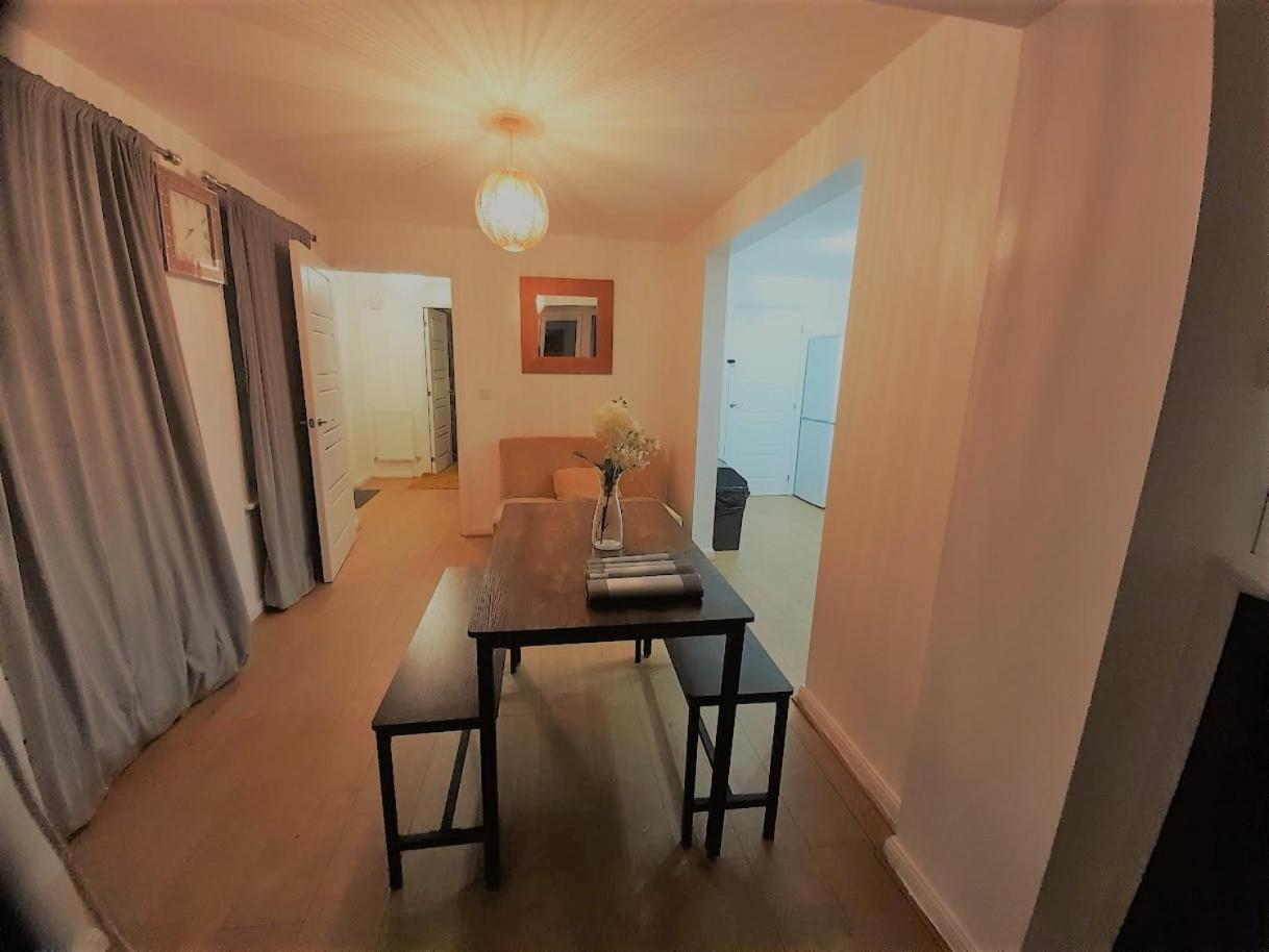 Beautiful 4 Bedroom Treasure Home 赫默尔亨普斯特德 外观 照片
